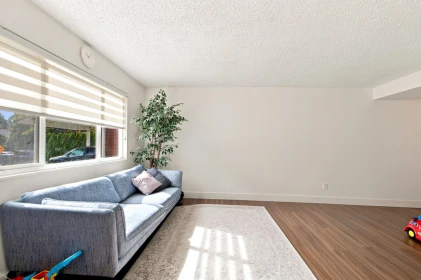 Kitchen Photo of 9443 132a Street, Surrey, BC