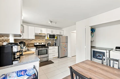Walk-In Closet Photo of 9443 132a Street, Surrey, BC