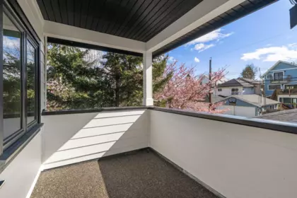 Entry Foyer Photo of 2138 Venables Street, Vancouver, BC