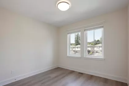 Hallway Photo of 12951 15a Avenue, Surrey, BC