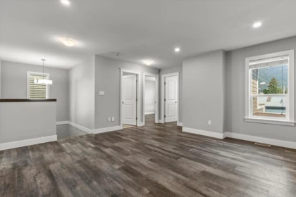 Hallway Photo of 470 Fort Street, Hope, BC