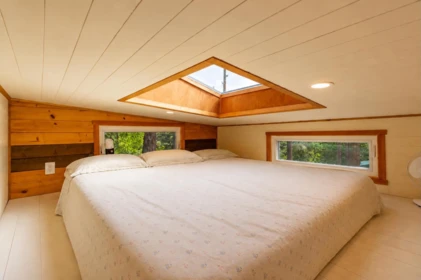 Basement Recreation Room Photo of 1-861 Bluff Road, Galiano Island, BC
