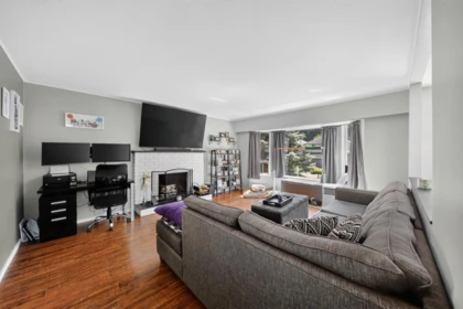 20835 Wicklund Avenue, Maple Ridge, BC, Maple Ridge — Single Family Residence for sale