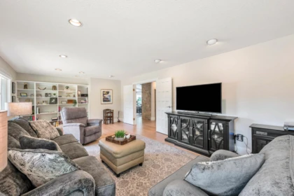 Basement Recreation Room Photo of 1233 231 Street, Langley, BC