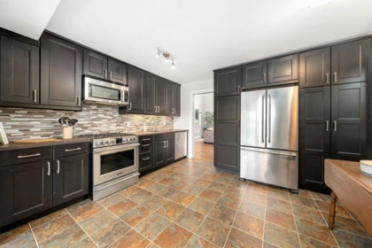 Kitchen Photo of 462 E 4th Street, North Vancouver, BC