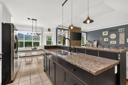 Kitchen Island Photo of 4955 Teskey Road, Chilliwack, BC