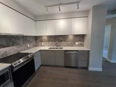 401 8725 University Crescent, Burnaby, BC, Burnaby — Apartment/Condo for sale