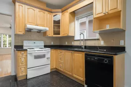Kitchen Island Photo of 2170 E 28th Avenue, Vancouver, BC
