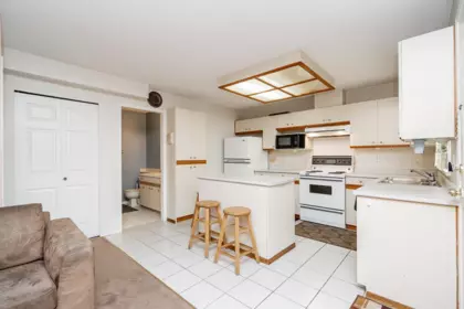 Kitchen Photo of B 6984 Linden Avenue, Burnaby, BC