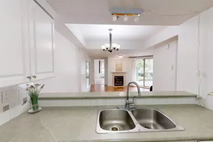 Kitchen Photo of 104 211 Twelfth Street, New Westminster, BC