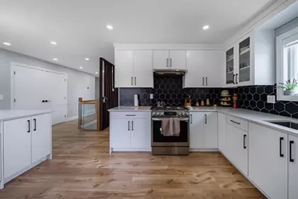 Kitchen Island Photo of 9482 153 Street, Surrey, BC