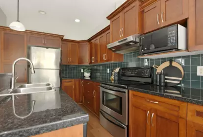 Guest Bathroom Photo of 4 11282 Cottonwood Drive, Maple Ridge, BC