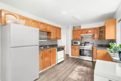 Mudroom Photo of 6777 Kerr Street, Vancouver, BC