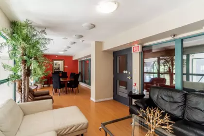 Entry Foyer Photo of 1502 939 Homer Street, Vancouver, BC
