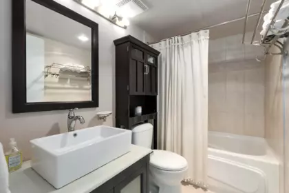 Guest Bathroom Photo of 1502 939 Homer Street, Vancouver, BC