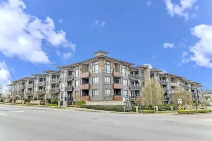 Front Yard Photo of 305 31158 Westridge Place, Abbotsford, BC