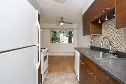 Entry Foyer Photo of 106 235 E 13th Street, North Vancouver, BC