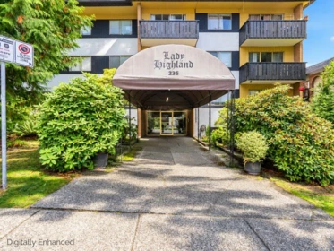 Family Room Photo of 106 235 E 13th Street, North Vancouver, BC