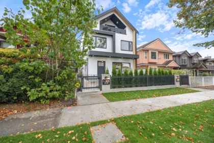 1 2070 E 26th Avenue, Vancouver, BC, Vancouver — Half Duplex for sale