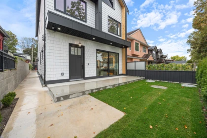 Kitchen Photo of 1 2070 E 26th Avenue, Vancouver, BC
