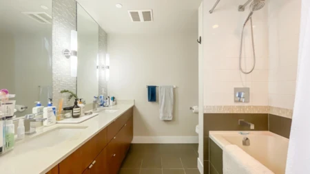 Primary Bathroom Photo of 1402 159 W 2nd Avenue, Vancouver, BC