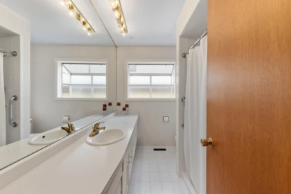 Primary Bedroom Photo of 1541 Howard Avenue, Burnaby, BC