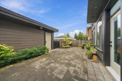 Garden / Landscaping Photo of 4348 Carleton Avenue, Burnaby, BC
