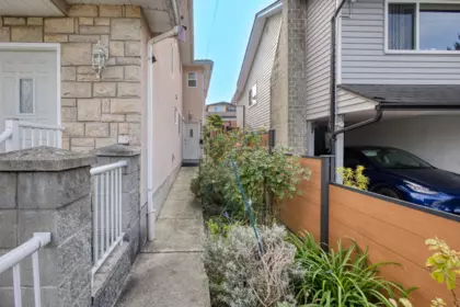 5350 Manor Street, Burnaby, BC, Burnaby — Half Duplex for sale