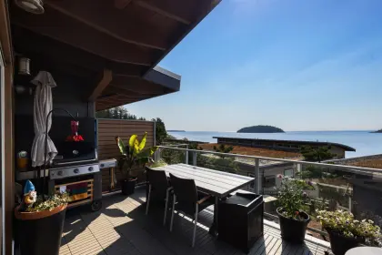 5398 Wakefield Beach Lane, Sechelt, BC, Sechelt — Townhouse for sale