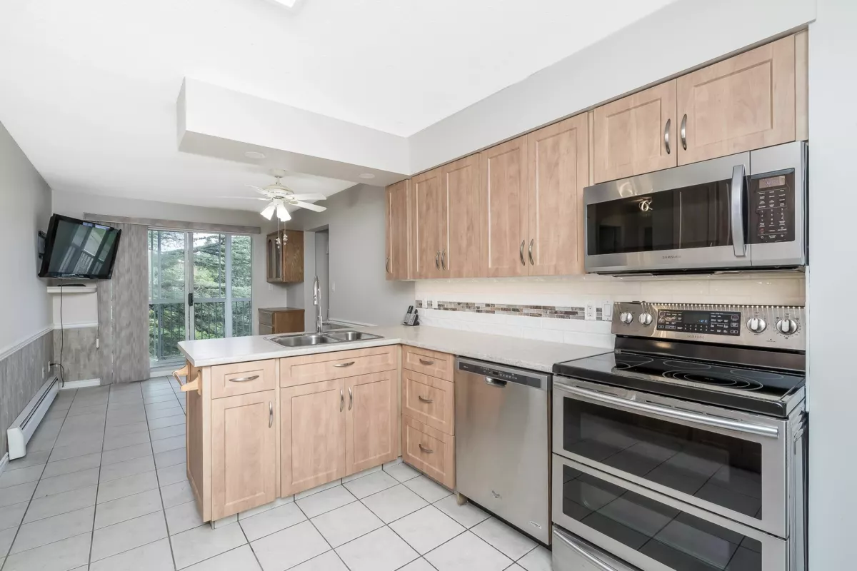Kitchen Island Photo of 209 32145 Old Yale Road, Abbotsford, BC
