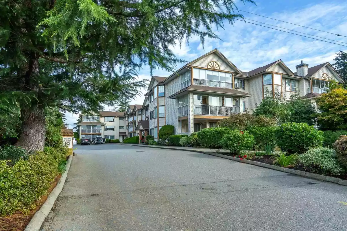 Swimming Pool Photo of 209 32145 Old Yale Road, Abbotsford, BC