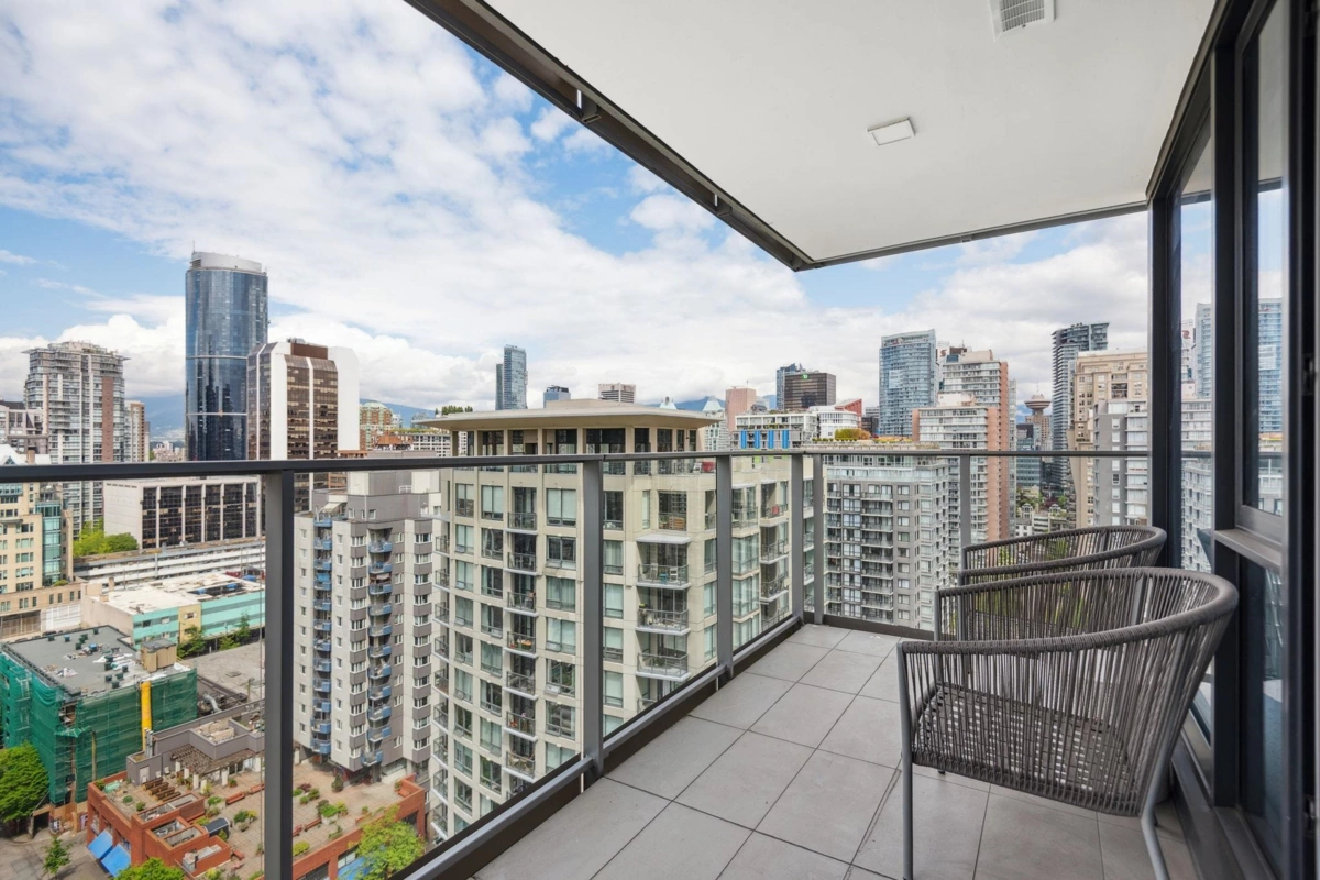 Entry Foyer Photo of 2002 1111 Richards Street, Vancouver, BC
