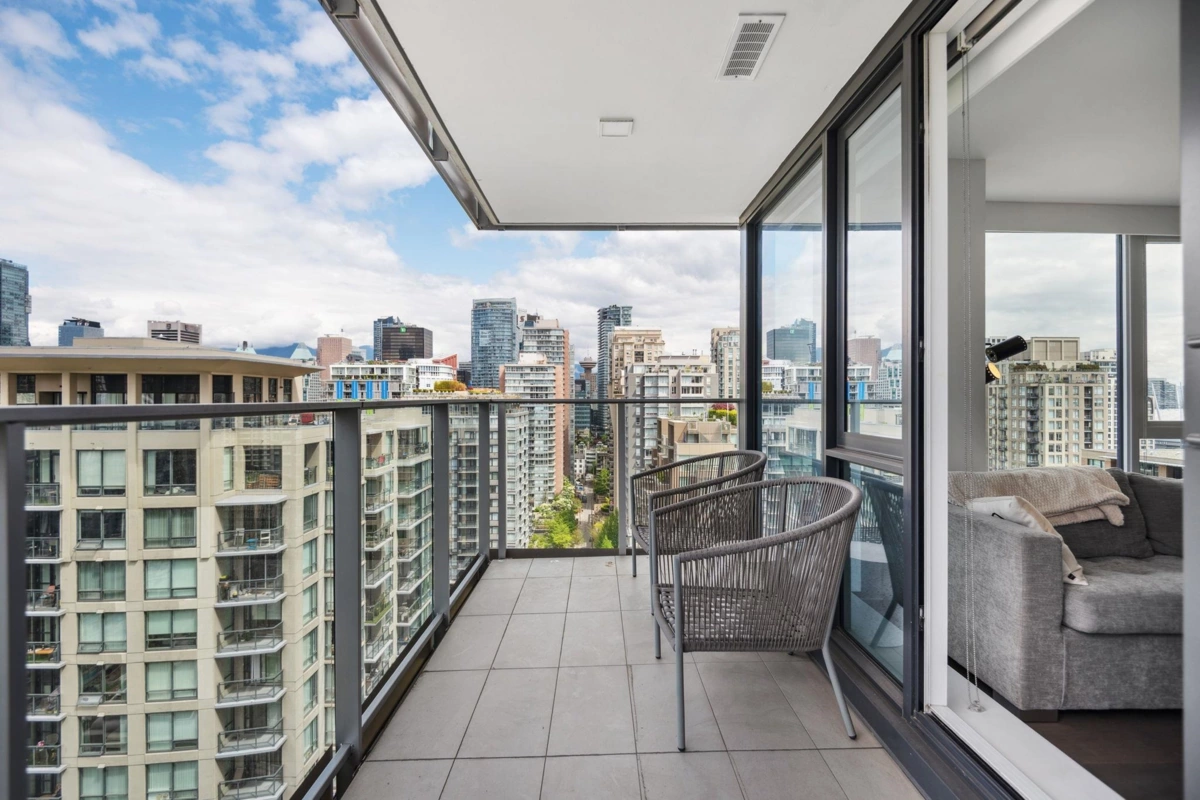 Hallway Photo of 2002 1111 Richards Street, Vancouver, BC