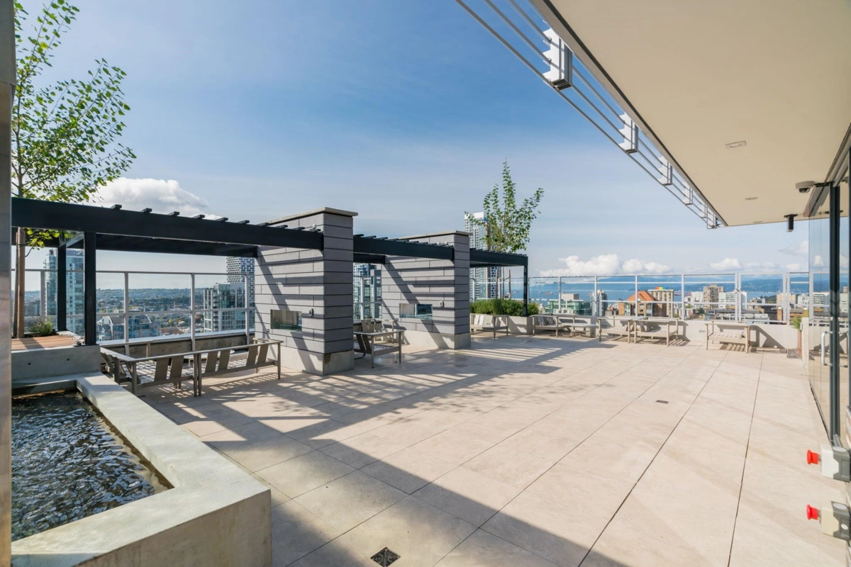 Hot Tub / Spa Photo of 2002 1111 Richards Street, Vancouver, BC