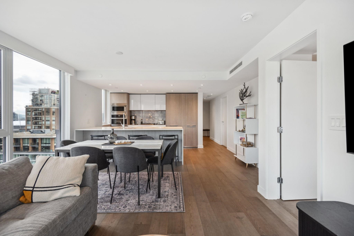 Kitchen Island Photo of 2002 1111 Richards Street, Vancouver, BC