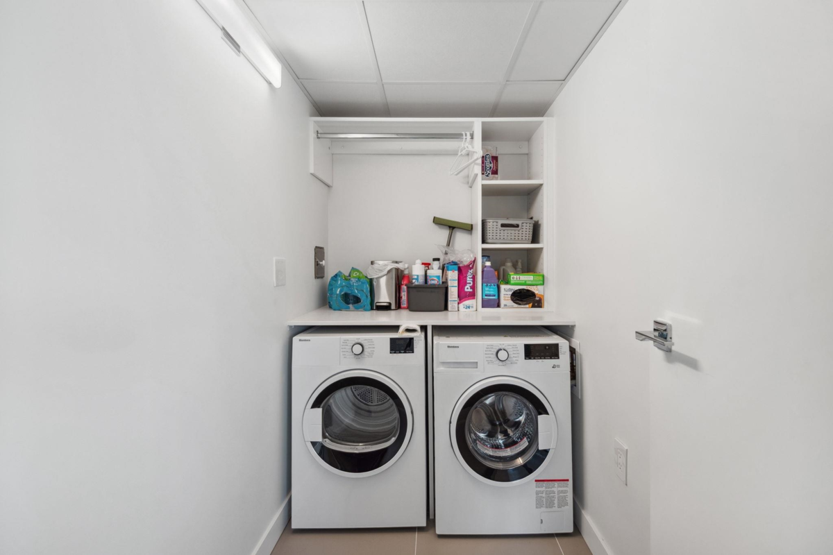 Laundry Room Photo of 2002 1111 Richards Street, Vancouver, BC