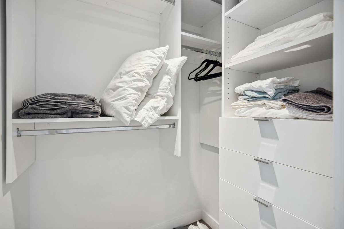 Powder Room Photo of 2002 1111 Richards Street, Vancouver, BC