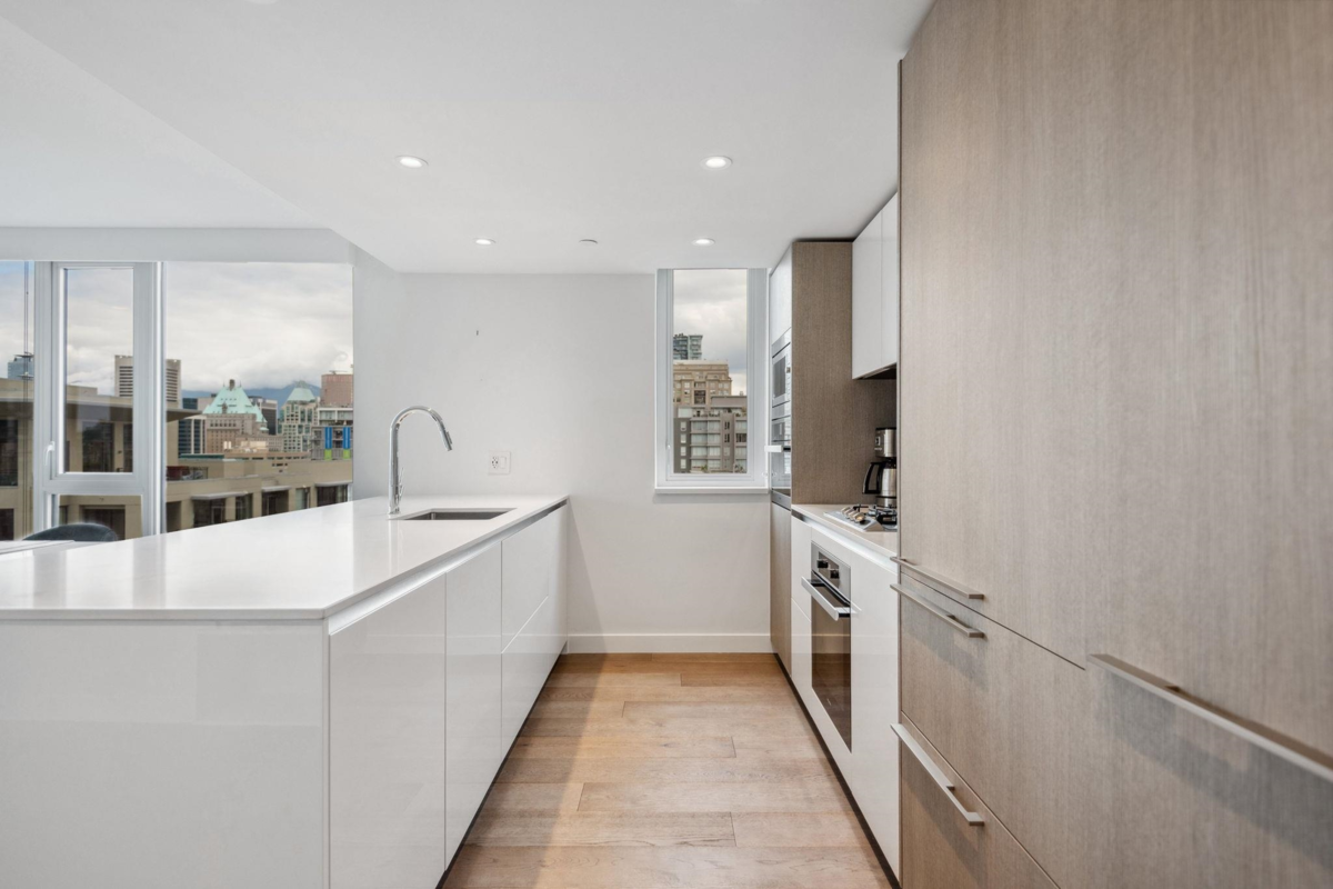 Primary Bathroom Photo of 2002 1111 Richards Street, Vancouver, BC