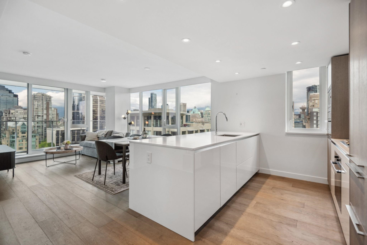 Walk-In Closet Photo of 2002 1111 Richards Street, Vancouver, BC