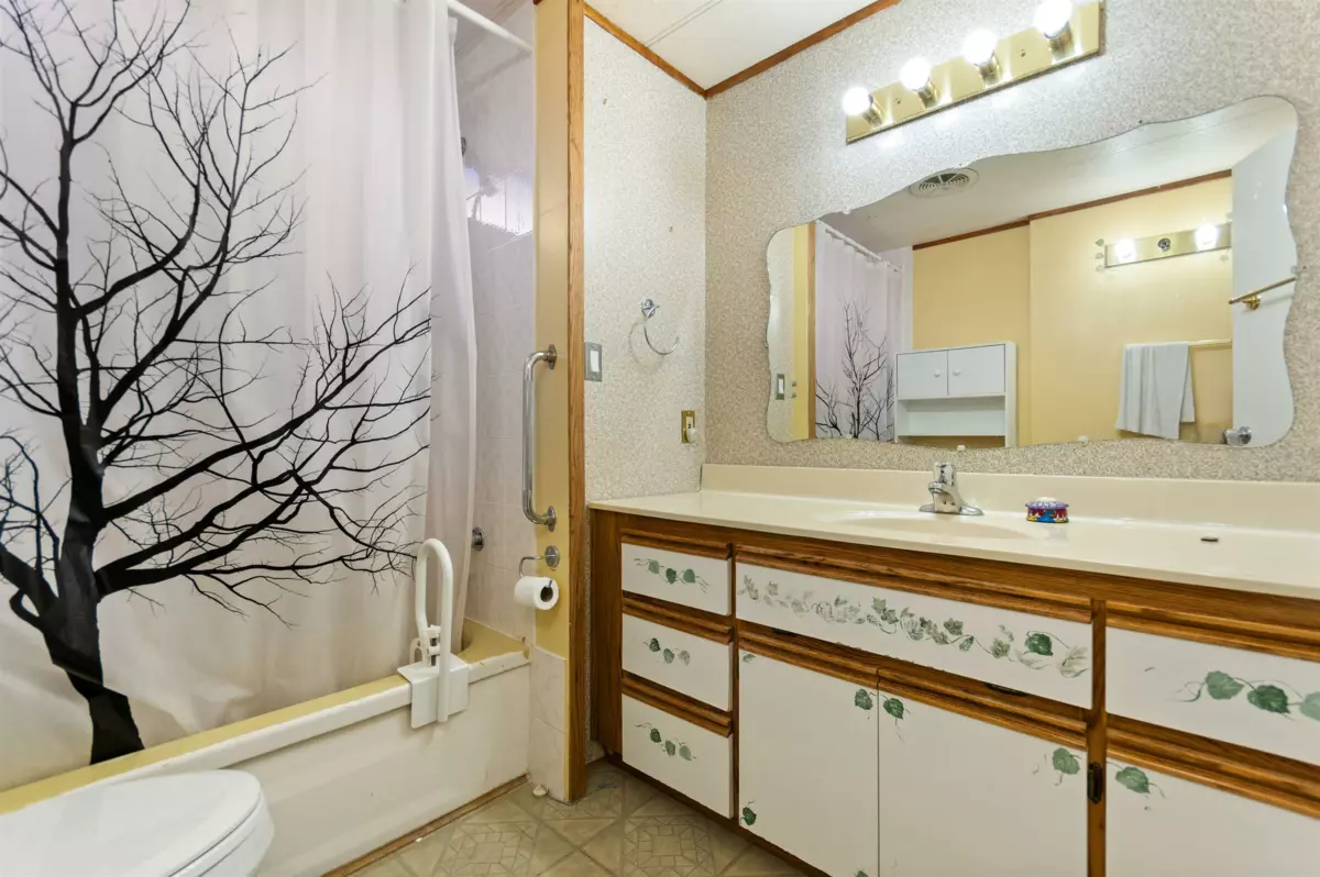 Walk-In Closet Photo of 66 6035 Vedder Road, Chilliwack, BC