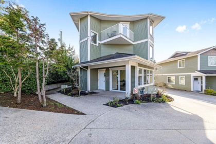 102 624 Shaw Road, Gibsons, BC, Gibsons — Apartment/Condo for sale
