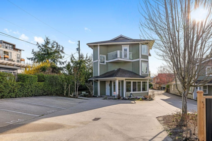 102 624 Shaw Road, Gibsons, BC, Gibsons — Apartment/Condo for sale
