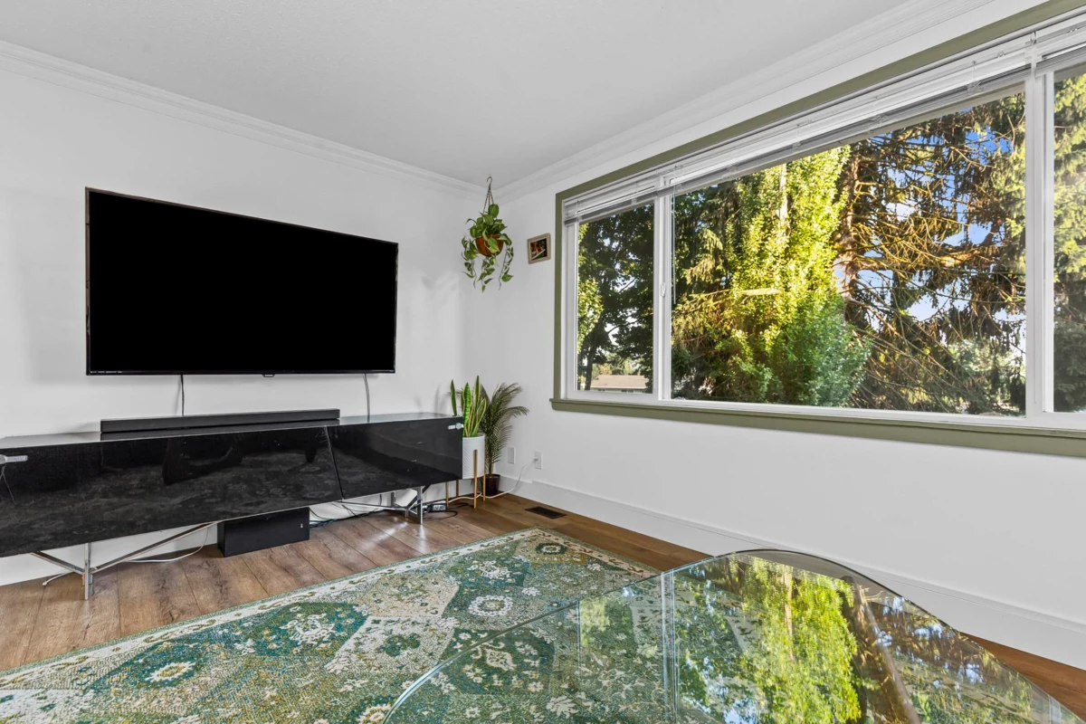 Hallway Photo of 8258 Viola Place, Mission, BC