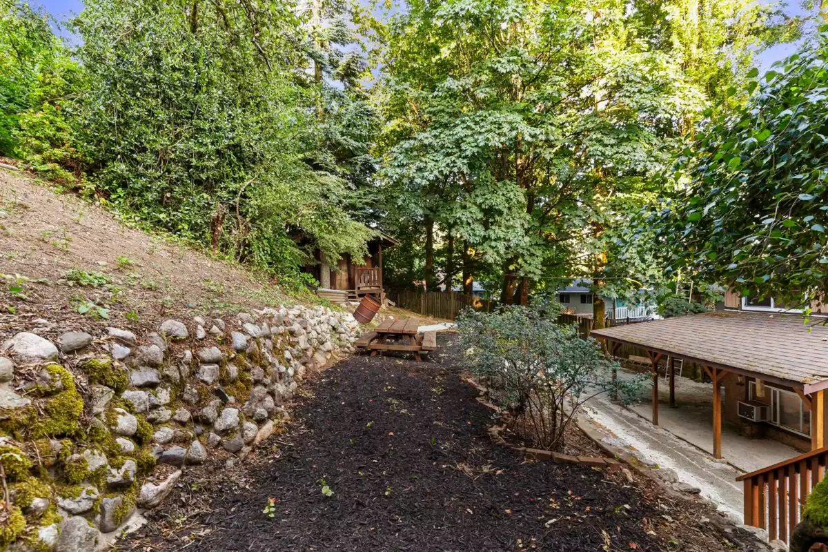 Kitchen Island Photo of 8258 Viola Place, Mission, BC