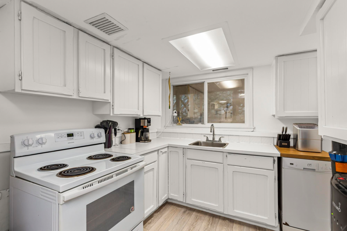 Outdoor Kitchen Photo of 8258 Viola Place, Mission, BC