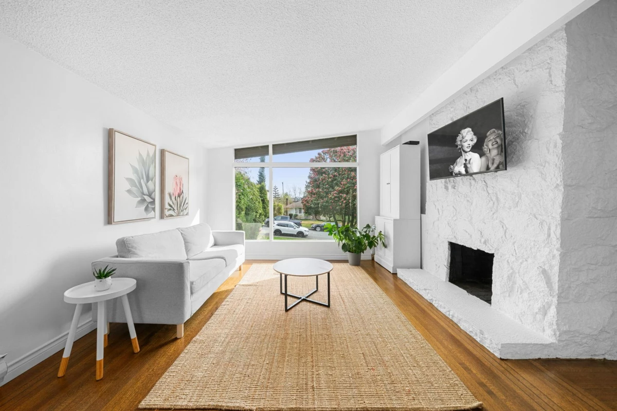 Breakfast Nook Photo of 530 W 14th Street, North Vancouver, BC