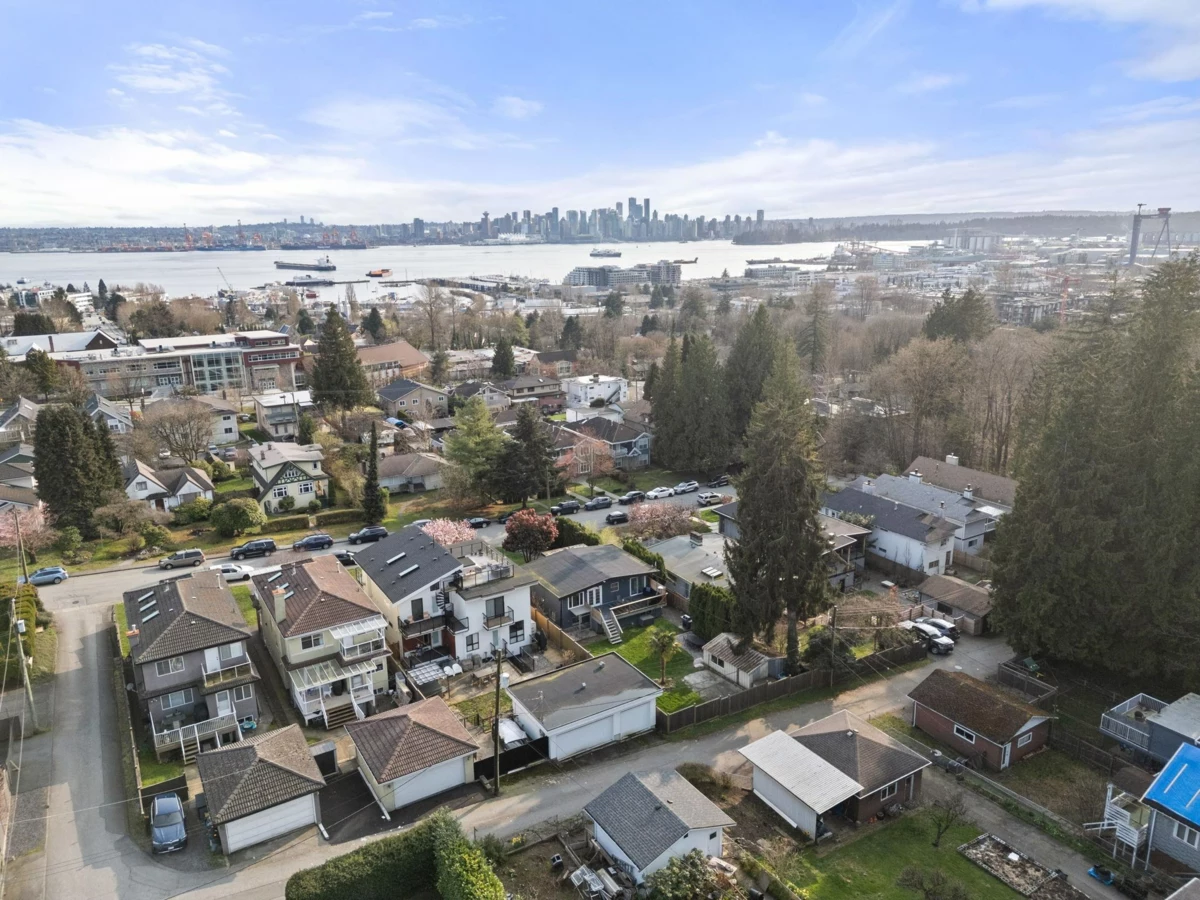 Hallway Photo of 530 W 14th Street, North Vancouver, BC