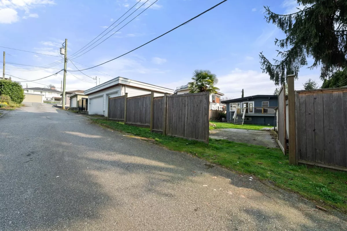 Mudroom Photo of 530 W 14th Street, North Vancouver, BC