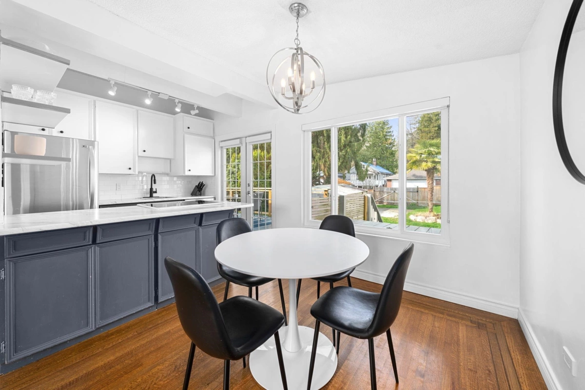 Walk-In Closet Photo of 530 W 14th Street, North Vancouver, BC