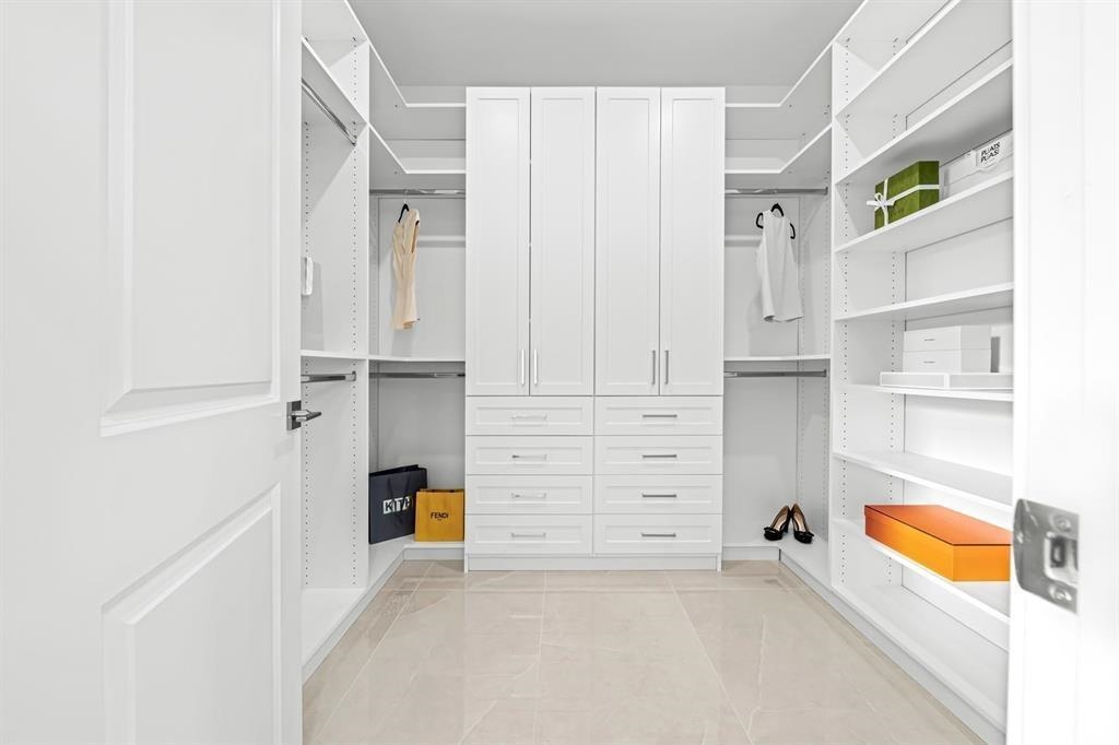 Walk-In Closet Photo of 10391 Seacote Road, Richmond, BC